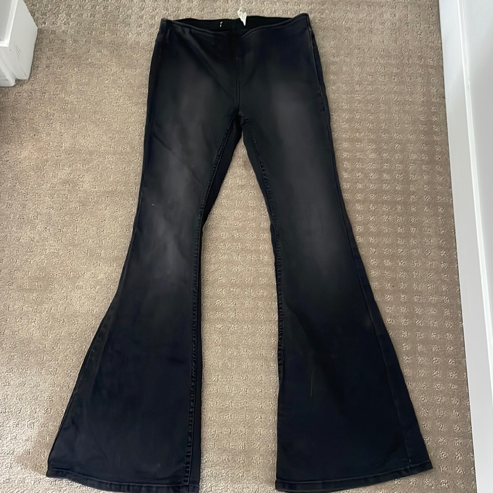 We the Free Gummy Flared leg Mid Rise Pull-on Stretch jeans